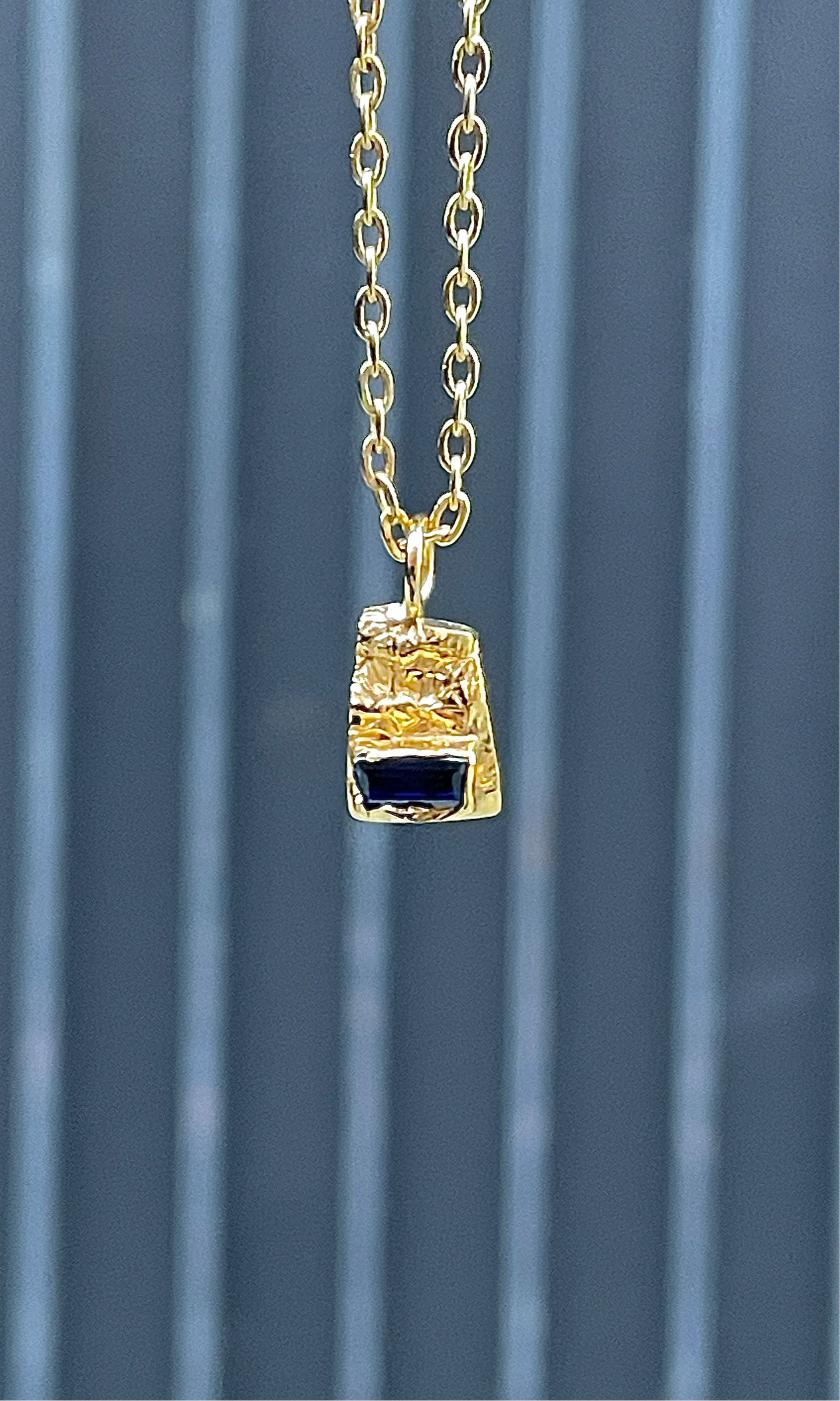 9CT MOSS PENDANT W/ SAPPHIRE