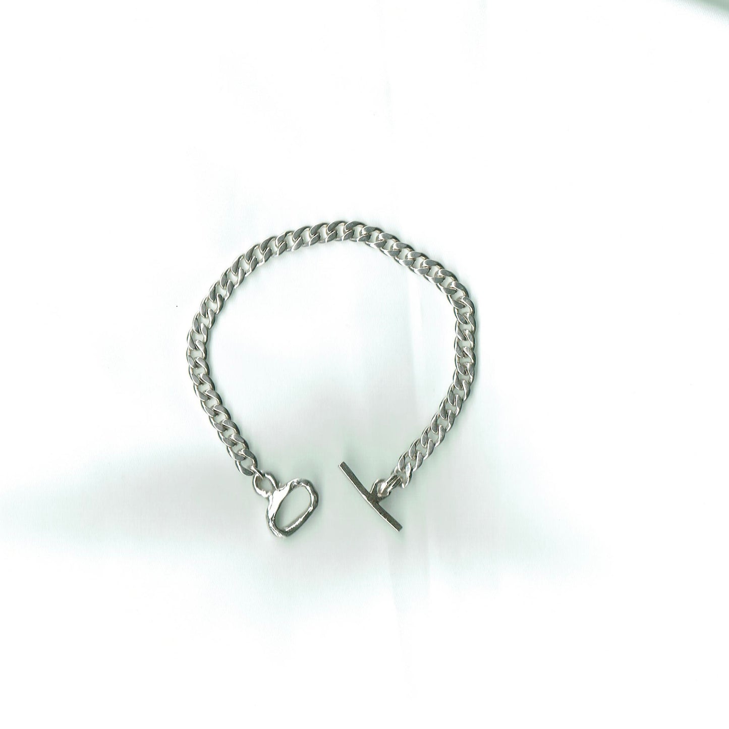 MOLTEN TBAR CURB LINK BRACELET
