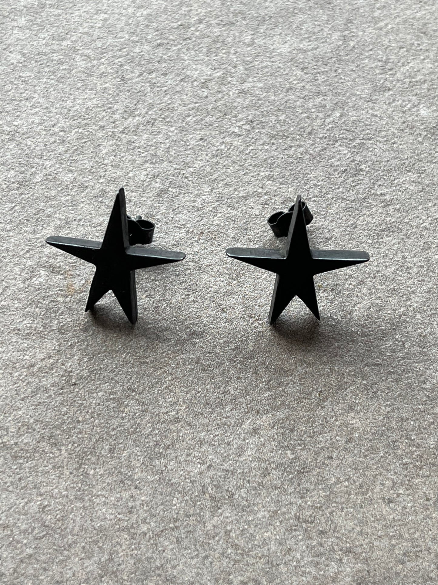 BLACK STARS ALIGN EARRINGS