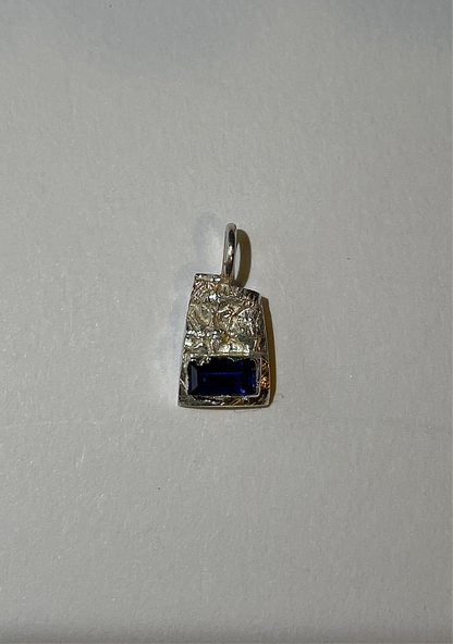 MINI MOSS PENDANT WITH SAPPHIRE